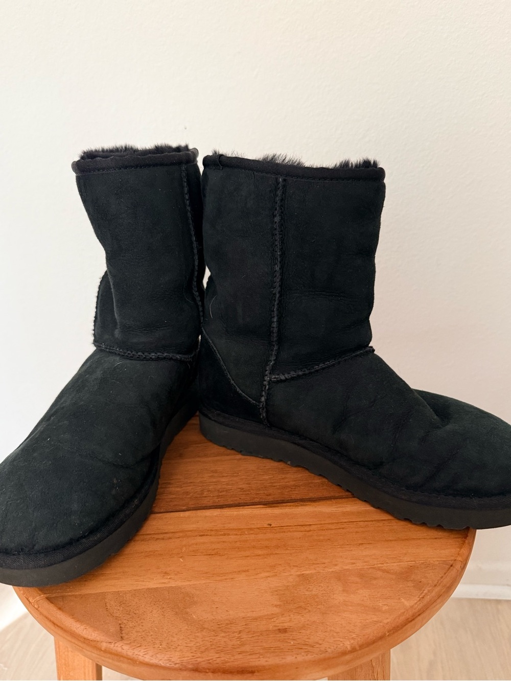 Ugg Classic Short II black boots